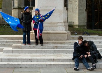 «Καμπανάκια» για τον κίνδυνο ενός Brexit χωρίς συμφωνία