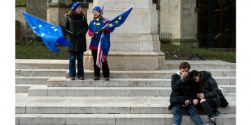 «Καμπανάκια» για τον κίνδυνο ενός Brexit χωρίς συμφωνία