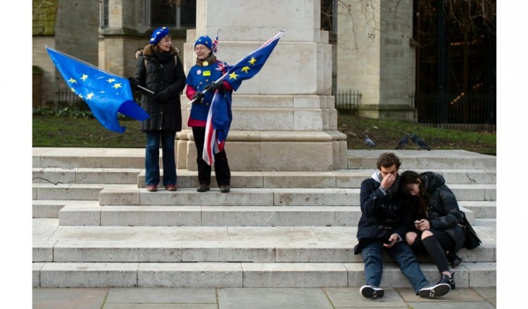 «Καμπανάκια» για τον κίνδυνο ενός Brexit χωρίς συμφωνία