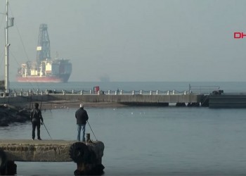 Το γεωτρύπανο DeepSea Metro-1 πλέει προς τα ναυπηγεία της Γιάλοβας (βίντεο)