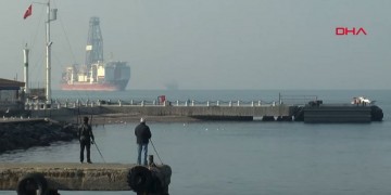 Το γεωτρύπανο DeepSea Metro-1 πλέει προς τα ναυπηγεία της Γιάλοβας (βίντεο)