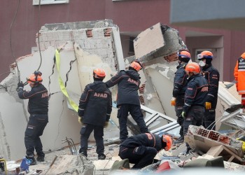 Στους 17 οι νεκροί από την κατάρρευση πολυκατοικίας στην Κωνσταντινούπολη