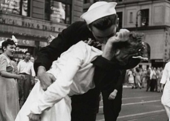 Πέθανε ο ναύτης της διάσημης φωτογραφίας με το ιστορικό φιλί στην Τάιμς Σκουέρ