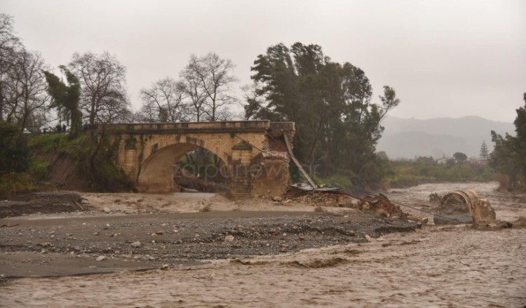 Κατέρρευσε η ιστορική γέφυρα του Κερίτη στα Χανιά (βίντεο)