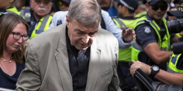 Ένοχος για παιδεραστία ο καρδινάλιος Τζορτζ Πελ, τρίτος τη τάξει στο Βατικανό!