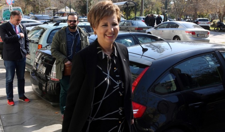 Αποδοκίμασαν την Όλγα Γεροβασίλη – Επεισόδια με ΜΑΤ στην Πτολεμαΐδα (βίντεο)