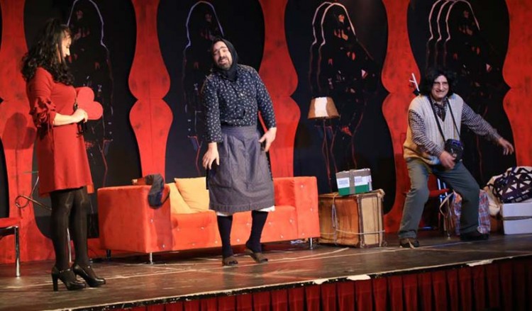 Μεγάλη επιτυχία σημειώνει η παράσταση «Γόβα Παρθένα» – Όλες οι προγραμματισμένες παραστάσεις