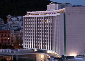 Η ΤΕΜΕΣ του Costa Navarino παίρνει το Hilton από τους Τούρκους