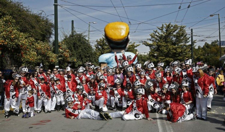 Καλοκαιρινό καρναβάλι ανήγγειλε ο δήμαρχος Πατρέων Κώστας Πελετίδης (βίντεο)