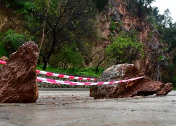 Κακοκαιρία «Χιόνη»: Κλειστοί δρόμοι λόγω χιονιού, κατολισθήσεων και υπερχειλίσεων