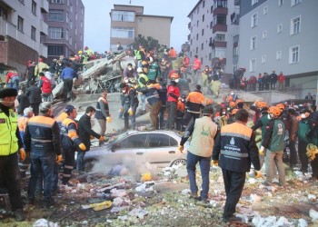 Κωνσταντινούπολη: Κατάρρευση πολυκατοικίας 8 ορόφων (βίντεο)