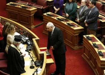 Βουλή: Ορκίστηκε βουλευτής ο Τέρενς Κουίκ