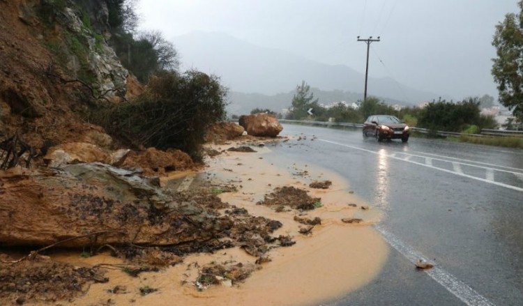 Κρήτη: Συνεχίζονται τα προβλήματα από την κακοκαιρία – Σε αυξημένη επιφυλακή οι Αρχές