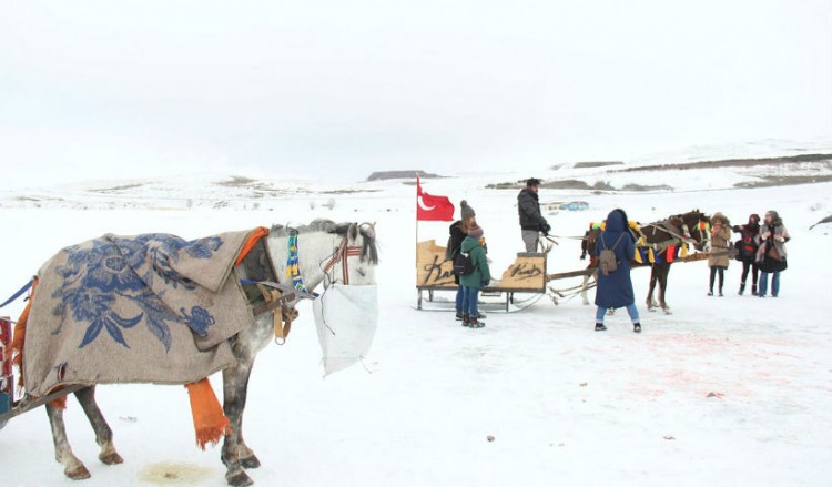 Λίμνη Τσίλντιρ στο Καρς: Ένας παγωμένος αλπικός τουριστικός προορισμός (βίντεο)