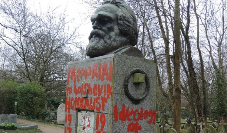 Βεβηλώθηκε ξανά ο τάφος του Καρλ Μαρξ στο Λονδίνο