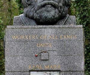 Λονδίνο: Βεβηλώθηκε ο τάφος του Καρλ Μαρξ