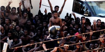 Μεταναστευτικό: Η Ισπανία σηκώνει ψηλότερο συνοριακό φράχτη στη Θέουτα