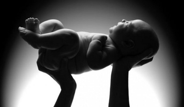 Θεσσαλονίκη: Εξαρθρώθηκε κύκλωμα παράνομων υιοθεσιών