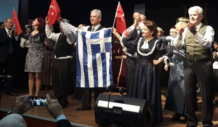 Έψαλαν τον εθνικό ύμνο και δάκρυσαν στη Σαμψούντα οι Μικρασιάτες της Καβάλας
