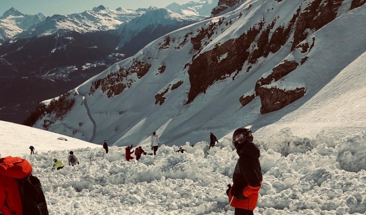 Χιονοστιβάδα στο Κραν Μοντανά της Ελβετίας – Αγνοούνται 12 άνθρωποι