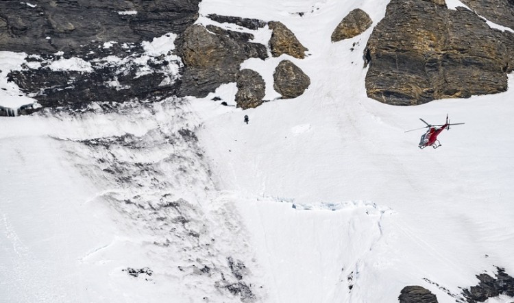 Σκιέρ κατέγραψε τη φονική χιονοστιβάδα στο Κραν Μοντανά της Ελβετίας (βίντεο)