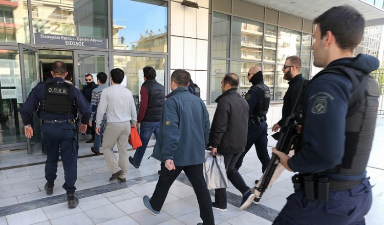 Πρόκληση η επικήρυξη των «8» Τούρκων αξιωματικών από την Άγκυρα