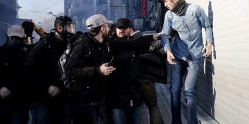 Τουρκία: Εκατοντάδες συλλήψεις για στήριξη σε Κούρδους μαχητές