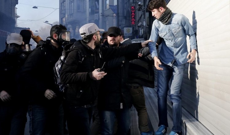 Τουρκία: Εκατοντάδες συλλήψεις για στήριξη σε Κούρδους μαχητές