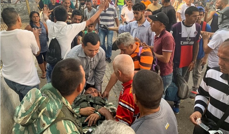 Συγκρούσεις στρατού-πολιτών στα σύνορα της Βενεζουέλας