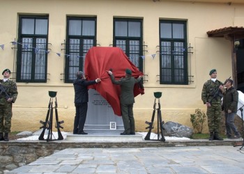 Συγκίνηση και δάκρυα στα αποκαλυπτήρια μνημείου του εθνομάρτυρα Ζαχαρία Καρδάρα στα Βρασνά του Δήμου Βόλβης (φωτο)