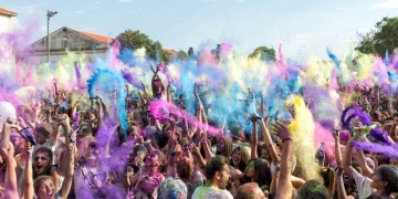 Μέρα με τα Χρώματα: Το εντυπωσιακό φεστιβάλ «μετακομίζει» φέτος στο Χιονοδρομικό Κέντρο Σελίου