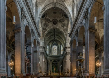 Παρίσι: Φωτιά στον ιστορικό ναό του Αγ. Σουλπικίου