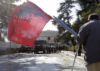 Αλβανία: Συγκρούσεις μεταξύ αστυνομικών και διαδηλωτών έξω από το κοινοβούλιο