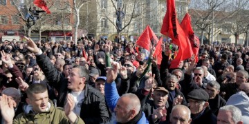 Αλβανία: Συμπλοκές ανάμεσα στην αστυνομία και οπαδούς της αντιπολίτευσης