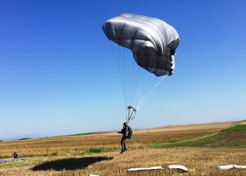ΓΕΕΘΑ: Σκοτώθηκε αλεξιπτωτιστής κατά τη διάρκεια ελεύθερης πτώσης