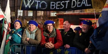 Brexit: Τα τέσσερα σενάρια και το κρίσιμο 15νθήμερο για τη Βρετανία