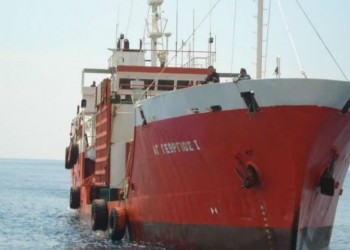 Άνδρος: Δεξαμενόπλοιο προσάραξε ανοιχτά του Γαυρίου