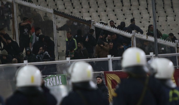 Ποδόσφαιρο-επεισόδια ΟΑΚΑ: Οκτώ συλλήψεις μετά τη διακοπή του ντέρμπι
