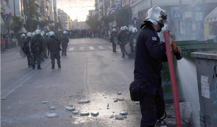 Μικροεπεισόδια από ομάδα αντιεξουσιαστών στον Πειραιά