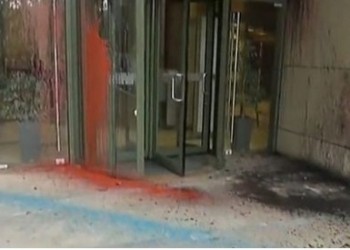 Επίθεση με μπογιές στο υπουργείο Περιβάλλοντος