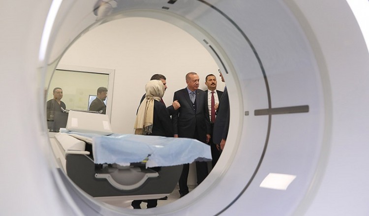 Άγκυρα: Ο Ερντογάν εγκαινίασε ένα από τα μεγαλύτερα νοσοκομεία στον κόσμο (βίντεο)