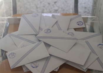 Οριακή η διαφορά Παπαχριστόπουλου-Κουρουμπλή: Ποιος παίρνει την έδρα