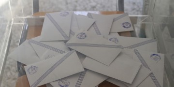 Οριακή η διαφορά Παπαχριστόπουλου-Κουρουμπλή: Ποιος παίρνει την έδρα