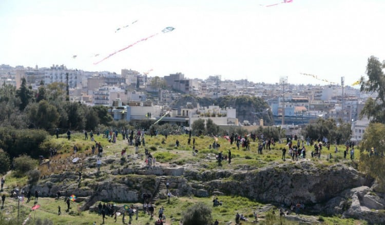 Ο δήμος Αθηναίων γιόρτασε τα Κούλουμα στον λόφο του Φιλοπάππου