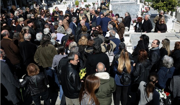 Πλήθος κόσμου αποχαιρέτησε τον Φαίδωνα Γεωργίτση (φωτο)