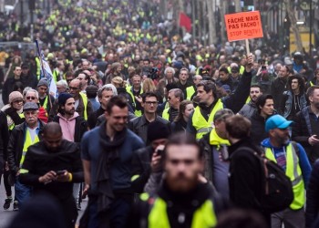 Πάνω από 40.000 διαδηλωτές των «κίτρινων γιλέκων» στις κινητοποιήσεις στη Γαλλία