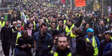 Πάνω από 40.000 διαδηλωτές των «κίτρινων γιλέκων» στις κινητοποιήσεις στη Γαλλία