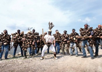 Λέσβος: Παραδοσιακά καρναβάλια σε Αγιάσο και Μεσότοπο ξεσήκωσαν τον κόσμο (βίντεο)