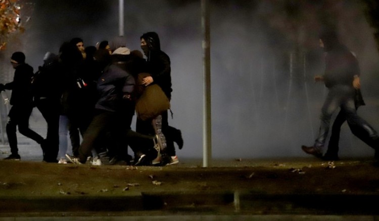 Βεντέτα οπαδών φοβάται η ΕΛΑΣ – Βίντεο από την άγρια επίθεση σε 22χρονη