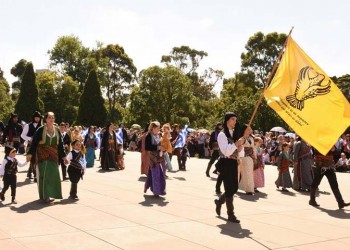 Η παρέλαση της 25ης Μαρτίου στη Μελβούρνη για πρώτη φορά αφιερώθηκε στα θύματα της Γενοκτονίας των Ποντίων (φωτο)
